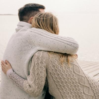 Simti ca il iubesti, dar nu mai esti indragostita de partener. Ce faci?