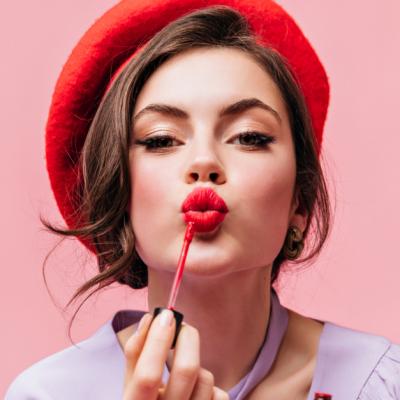 Buze senzuale și voluminoase: 5 rujuri perfecte pentru tine
