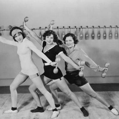 Dilemele lui Carmen: Știu să înot dar cum scap de colacii de salvare de pe abdomen?