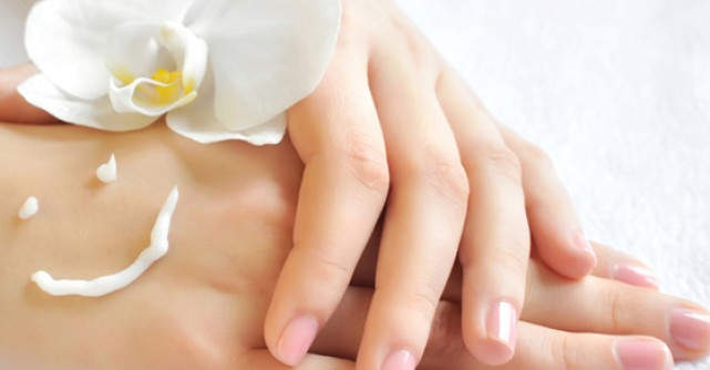 Shopping: Cosmetice pentru sezonul rece: 5 produse pentru ingrijirea mainilor