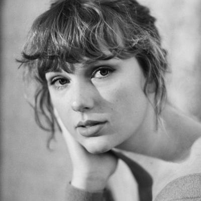 Taylor Swift a lansat albumul Evermore + videoclip nou pentru Willow