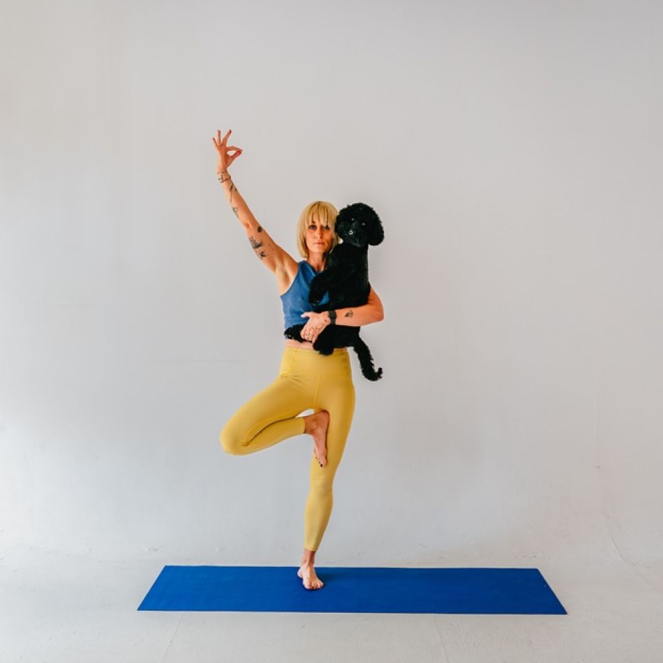 Pet Yoga: Beneficii pentru sănătatea ta și a animalului de companie