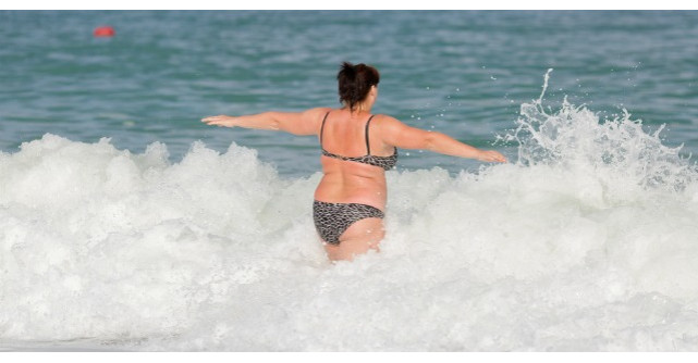 Dragi mamici, vara aceasta purtam costumele de baie!