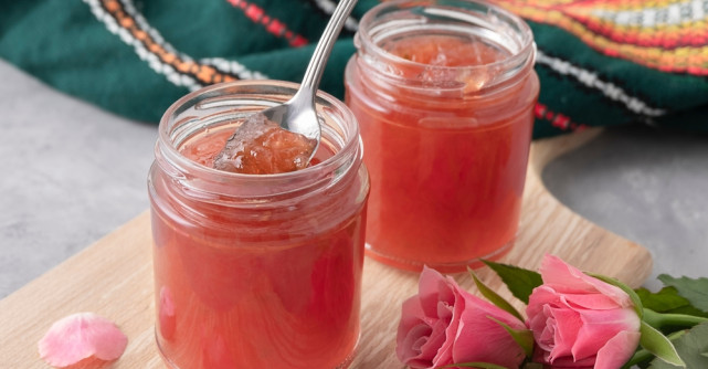 Dulceața de trandafiri: desert regal sau rețetă uitată? Cum o prepari acasă și ce trebuie să știi pentru un gust desăvârșit