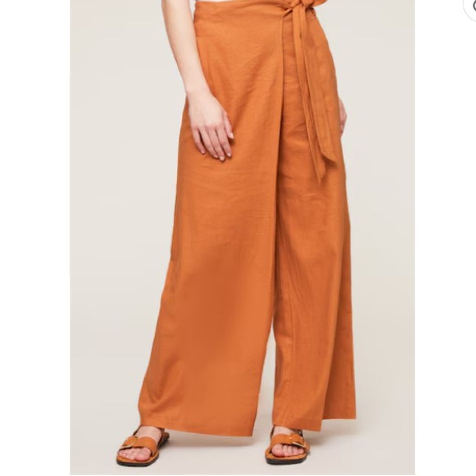 Pantalonii lungi și lejeri, piesele must-have ale verii