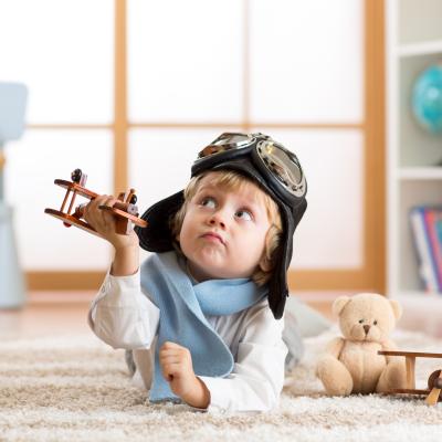 Părinții români cheltuiesc sub 100 RON lunar pe jucăriile copiilor, dar le preferă pe cele educative 