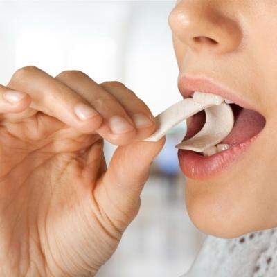 Te enerveaza cand cineva mesteca langa tine? Iata care este motivul pentru asta!