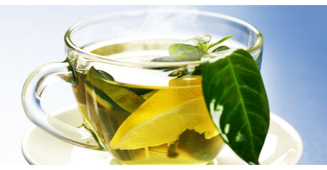 Bei apa calda cu lamaie in fiecare dimineata? Iata ce pericol ascunde