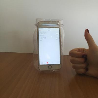 De ce trebuie sa tii telefonul intr-un pahar in timpul noptii?