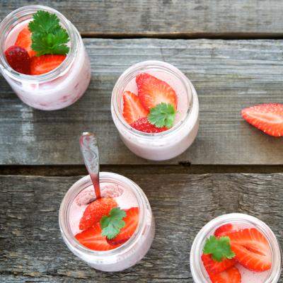 Cel mai simplu desert: spuma de capsuni