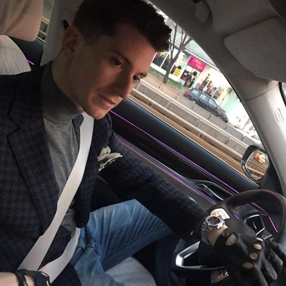 Rareș Cojoc, surprins în compania unei brunete misterioase. Dansatorul pare să-și fi regăsit echilibrul după divorț