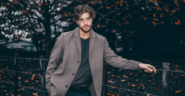 Upgrade de stil masculin: cum faci trecerea de la banal la smart-casual cu doar câteva ajustări simple