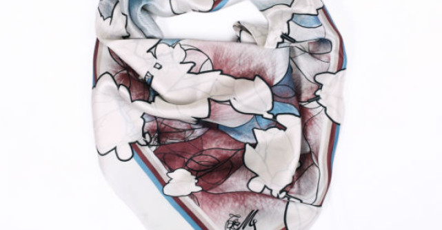 De sarbatori, fashion icon look cu noua colectie de esarfe Snowflakes, by Magnolia Scarves