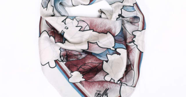 De sarbatori, fashion icon look cu noua colectie de esarfe Snowflakes, by Magnolia Scarves