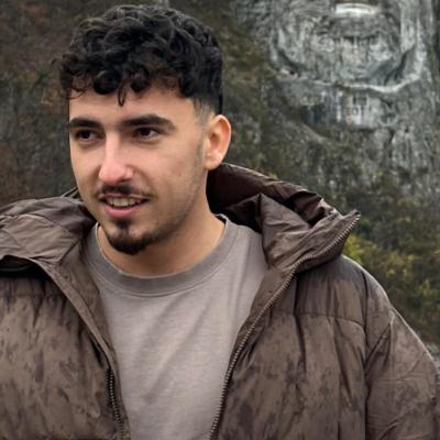 Ce studii are Remi Dobre de la Insula Iubirii. A absolvit facultatea cu nota 10: El se crede așa mai important...