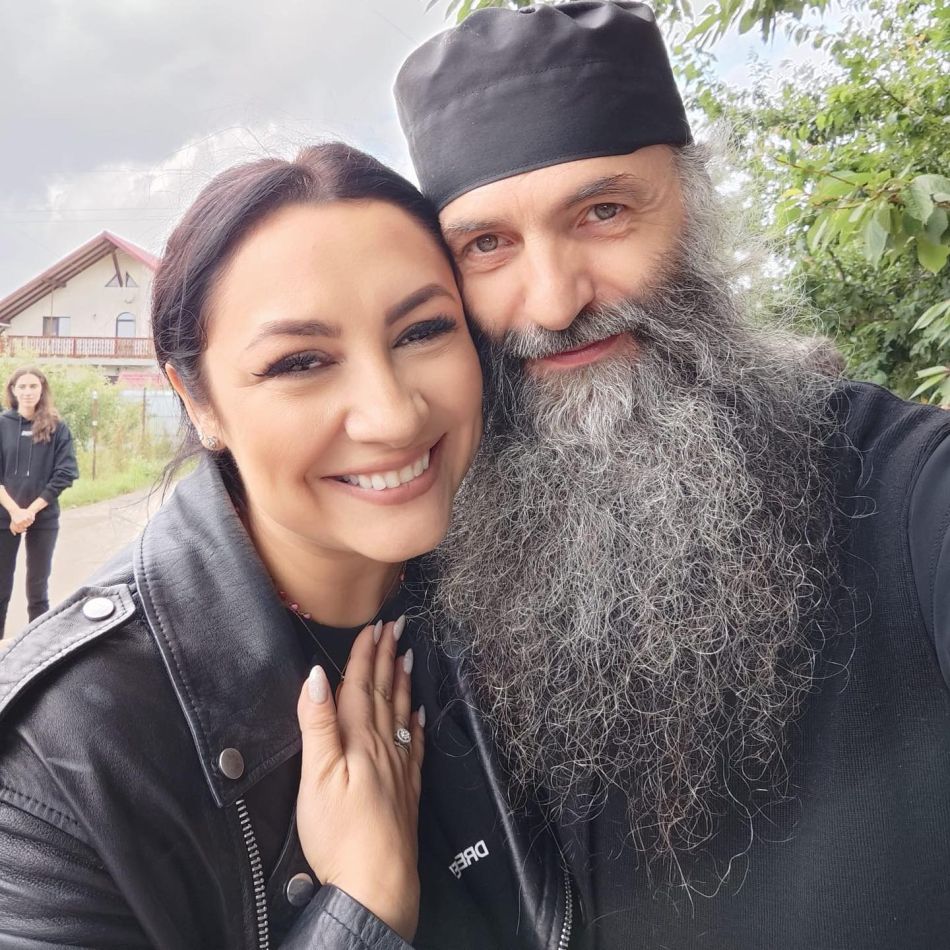 Andra, dublă petrecere în familie! Vezi cum a sărbătorit artista ziua sa de naștere, dar și 15 ani de la căsătorie