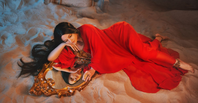 Femeia între 30 și 40: criza nevăzută care schimbă totul