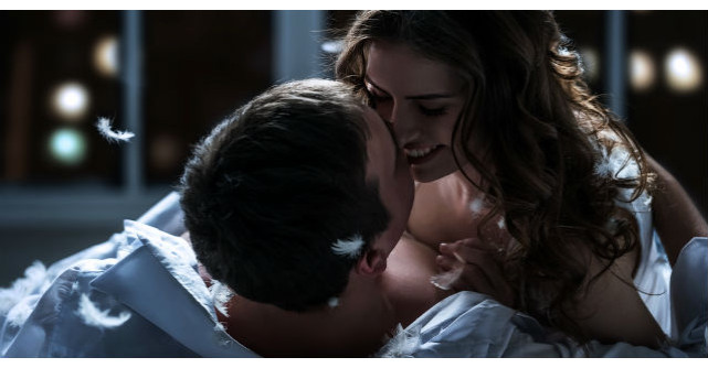 Sotul femeii a venit acasa in timp ce ea era in pat cu amantul. Ce a urmat? INCREDIBIL