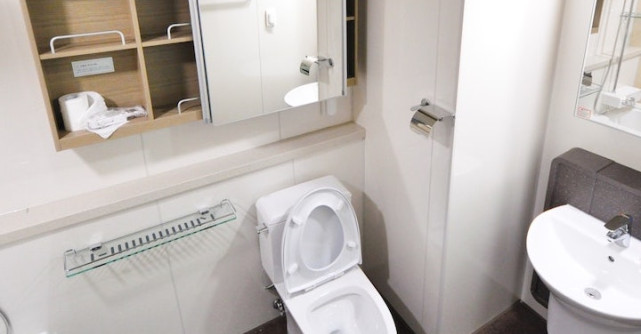 Cum faci o baie de mici dimensiuni să pară mare