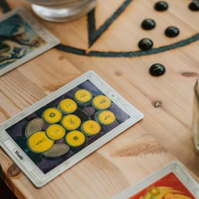 Tarot online: Ar trebui să reiei legătura cu această persoană?