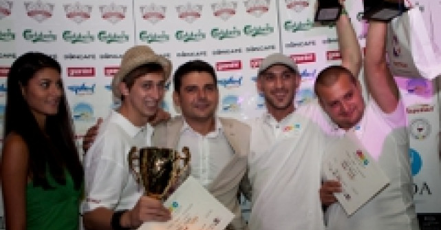 Primul record national la domino din cocktail de bere, ieri seara la Barmaniada