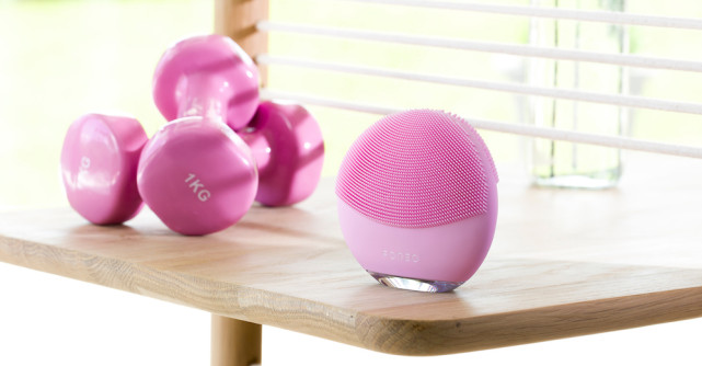 Pastreaza-ti tenul stralucitor ca un profesionist  cu noul FOREO LUNA mini 3