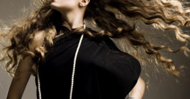 Designeri romani de top isi prezinta creatiile in scop caritabil