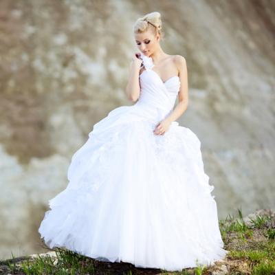 Rochia de mireasa potrivita siluetei tale