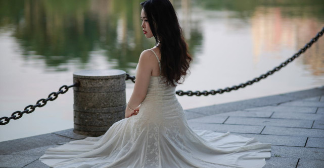 Nu ești nici introvertită, nici extrovertită? S-ar putea să fii... OTROVERTITĂ, o femeie care pur și simplu trăiește altfel. 