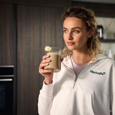 Cum te ajută shake-ul proteic înlocuitor de masă să obții silueta perfectă