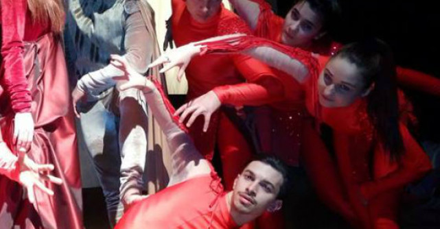 Cirque Etoile va invita la premiera Zaronia!