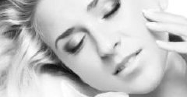 Practic: Scapa de parul nedorit de pe fata!