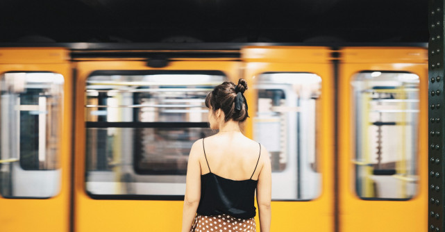 Regula de aur a femeilor autentice și înțelepte: După bărbați și autobuz nu se alergă niciodată