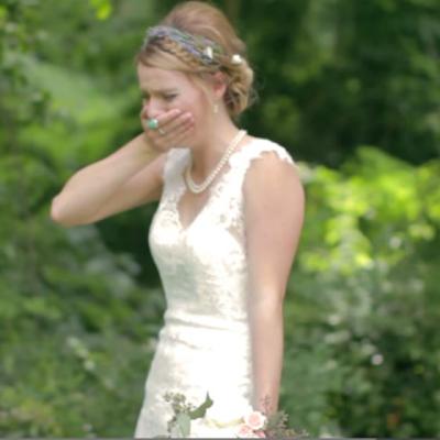 Video: A avut parte de surpriza vietii ei in ziua nuntii. Nici macar eu nu mi-am putut stapani lacrimile