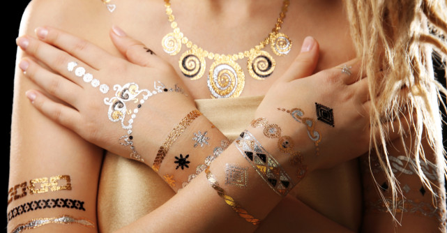 Creează un look incredibil cu ajutorul acestor tatuaje temporare