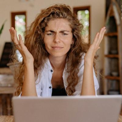 Gândești să treci la freelancing? 5 lucruri esențiale pe care trebuie să le știi înainte de a face pasul