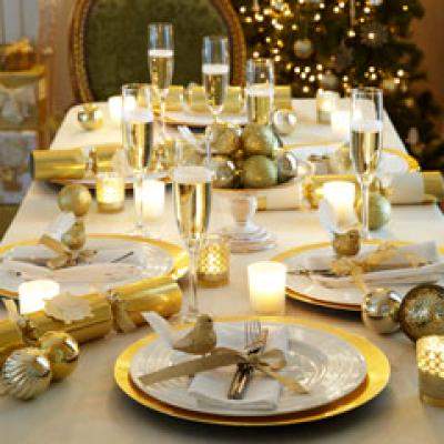 5 aranjamente centrale pentru masa de Craciun