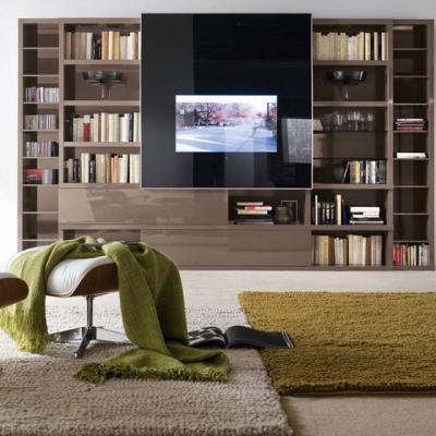 Suprafete lucioase: 17 piese de mobilier