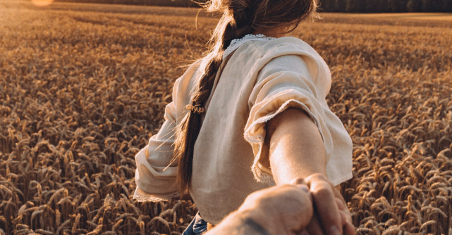 Lasă trecutul în spate pentru a putea îmbrățișa viitorul 