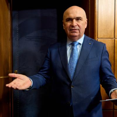 Prima apariție oficială a premierului Ilie Bolojan alături de iubita lui.Cine este Ioana, femeia care îi stă alături de trei ani