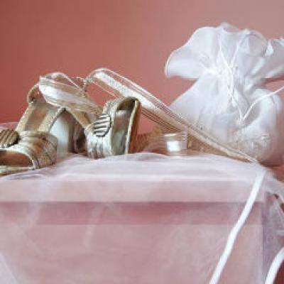 Peste 20 de posete superbe pe care sa le porti la nunta