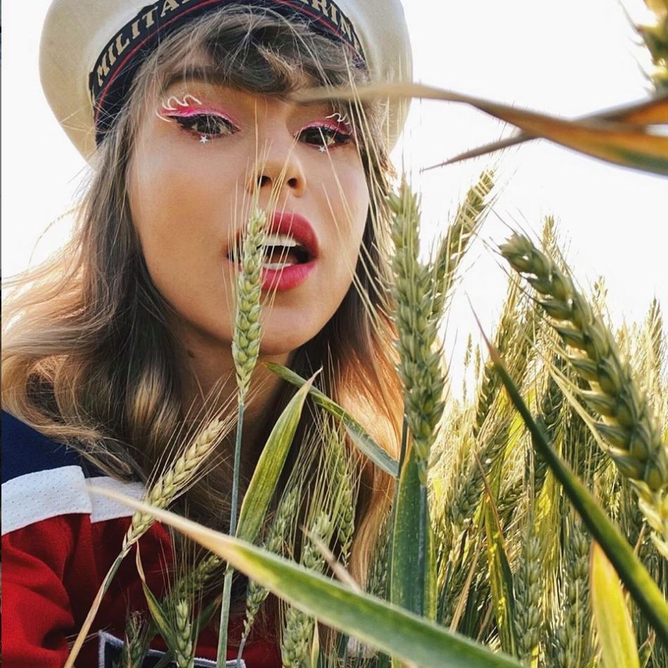 Cine este iubitul misterios al Corinei Bud? După un divorț dureros, artista și-a găsit liniștea în brațele unui om de afaceri