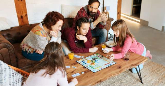 Jocuri de societate pentru copii si intreaga familie: distractie, indemanare si povesti inedite