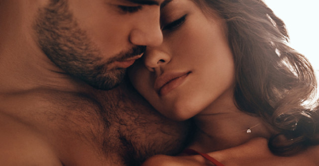 6 Semne că ești într-o relație cu un bărbat matur, care știe să iubească cu adevărat