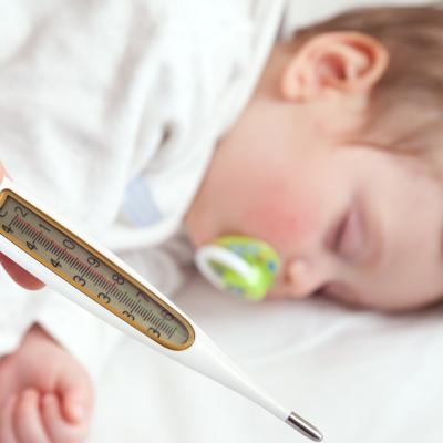 Febra la copii: între prieten și dușman