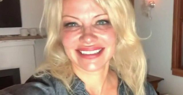 Care este legătura dintre Pamela Anderson și Vladimir Putin? Liderul de la Kremlin a ținut cont de rugămințile blondinei