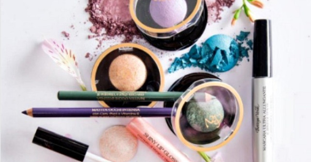 Vrei sa fii in centrul atentiei la festivalurile muzicale? Iata 5 tipuri de make-up pe care le poti adopta