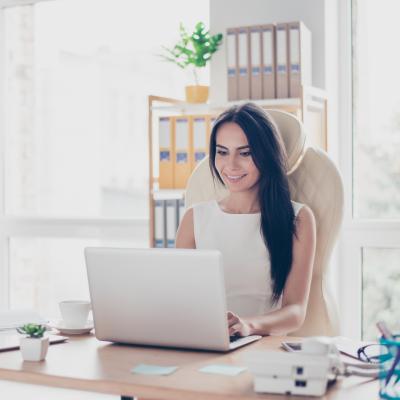 Stilul office 2019: cum te îmbraci elegant și lejer la birou