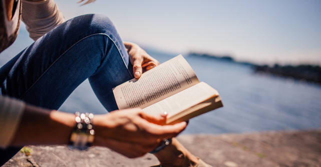 Ce cărți audio și e-book-uri au preferat românii în 2023?
