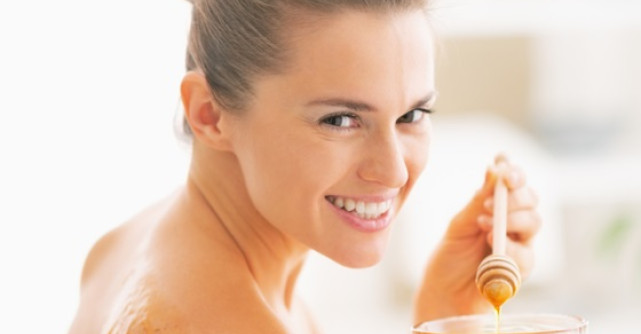 5 Motive pentru care mierea este o minune pentru pielea ta